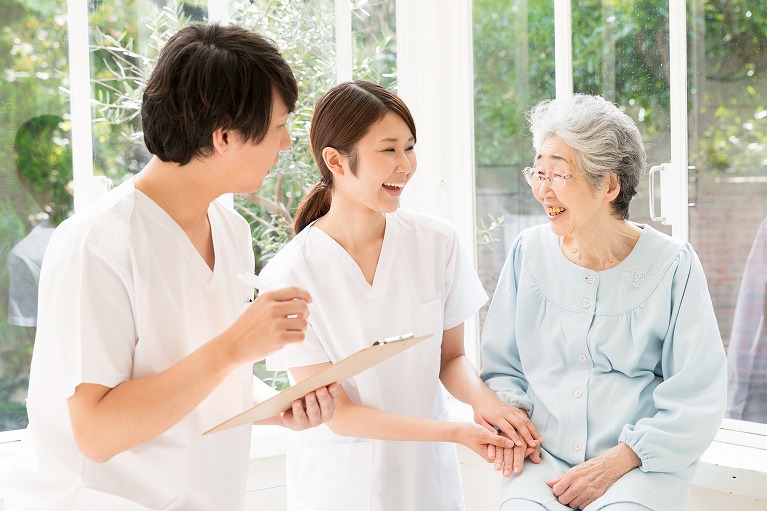 地域の歯の健康を守るため、患者さまのもとに伺います